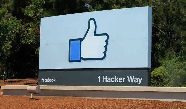 דיווח להנהלת פייסבוק על תוכן פוגעני